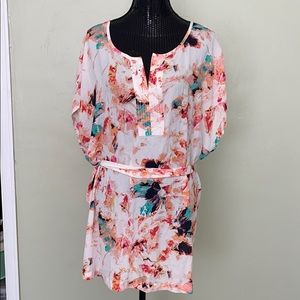 COPY - White abstract blouse